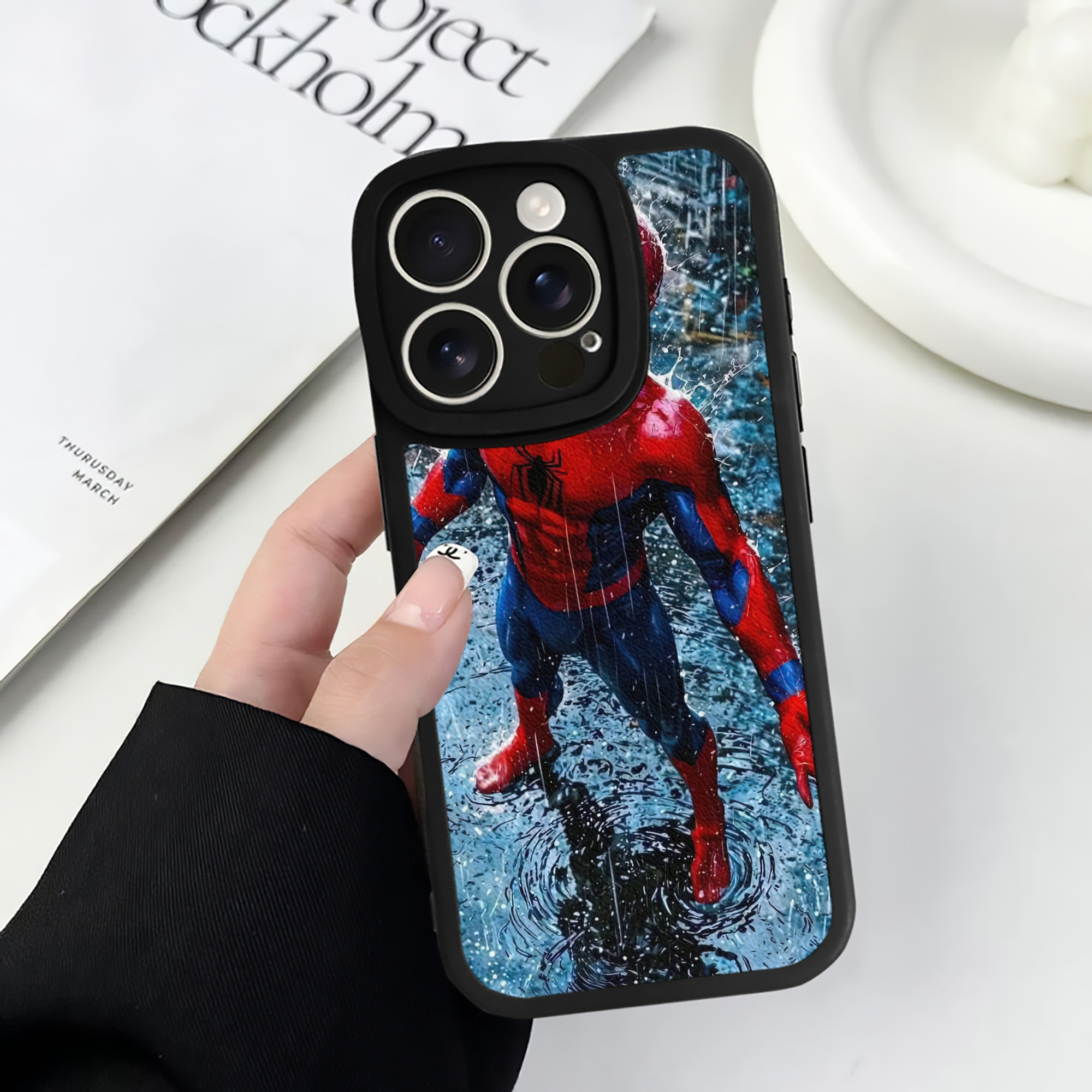 Spider Man スパイダーマン 【iPhone 16シリーズ対応】シリコンスマホケース（レザー調） 材質：シリコン